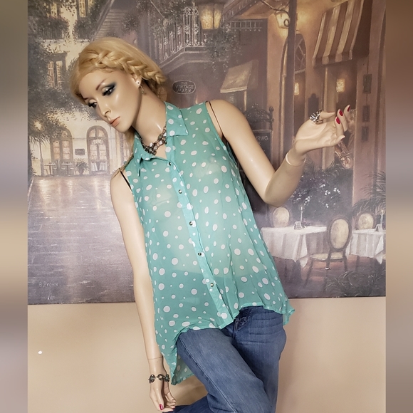 Sans Souci Tops - 😍Women's Pre-loved Sheer Polka dot Casual Top😍